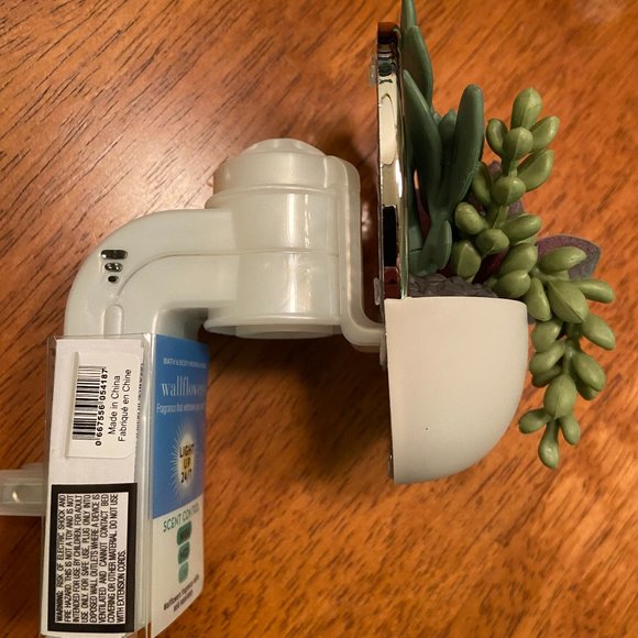 NWT Scent Control Succulent Wallflower Plug Bath and Body Works + Free Scent - Picture 4 of 9